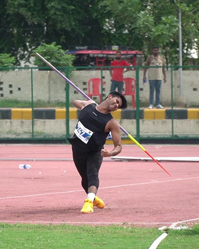 Dipanshu Sharma throwing a javelin
